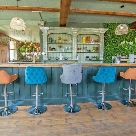Entire Venue With Accommodation Sleeps Up To 19 - Waterfall Country Escape Wales Coelbren Exterior foto