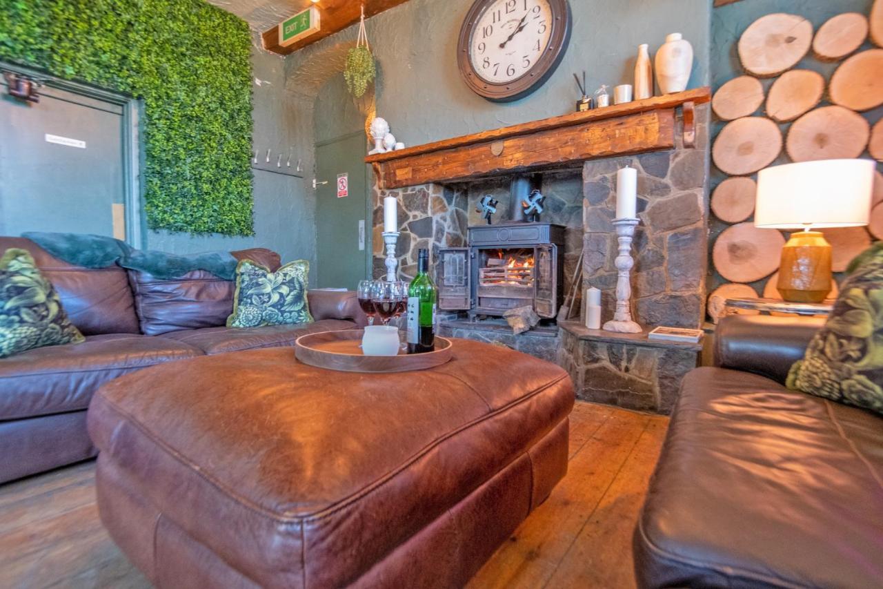 Entire Venue With Accommodation Sleeps Up To 19 - Waterfall Country Escape Wales Coelbren Exterior foto