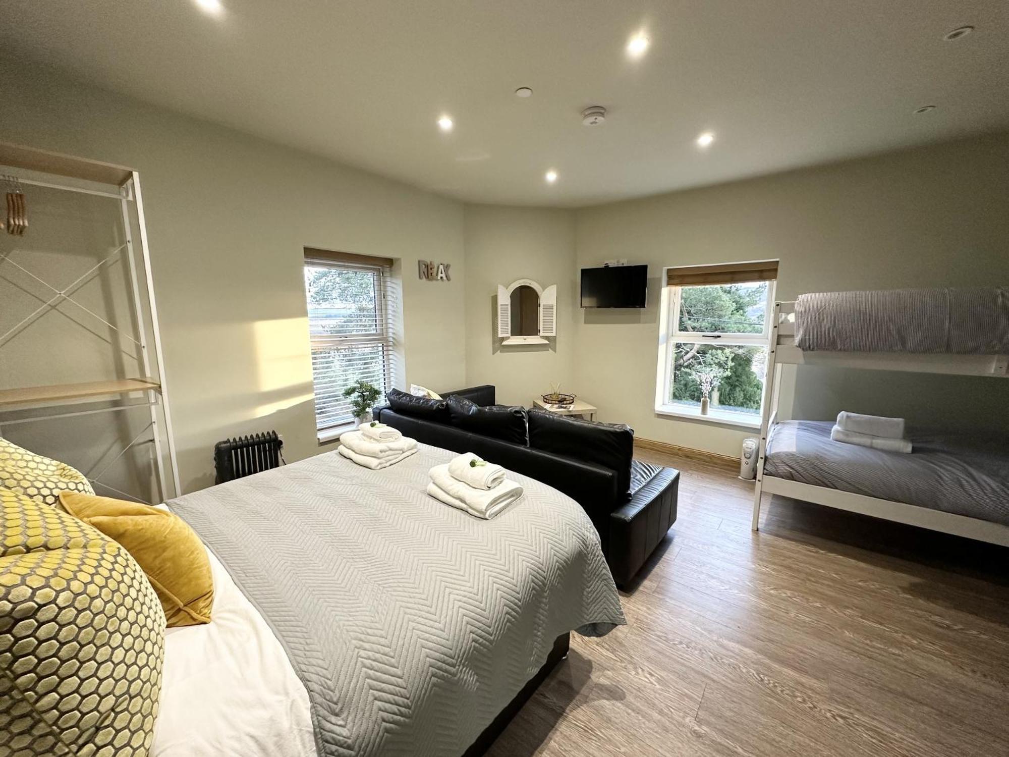 Entire Venue With Accommodation Sleeps Up To 19 - Waterfall Country Escape Wales Coelbren Exterior foto